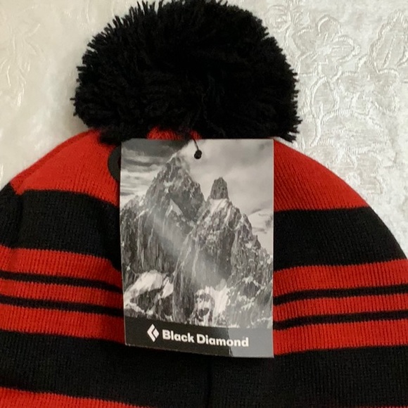 Black Diamond POM BEANIE - Black/hyper red - Picture 8 of 12